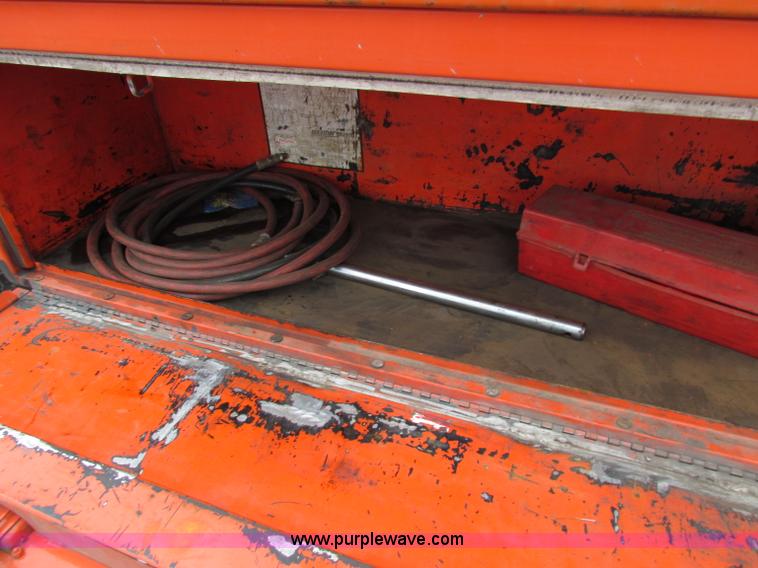 image for item E4025 1994 Ford LNT8000 bridge inspection truck