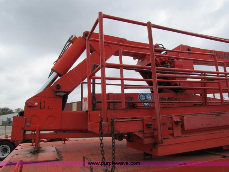 image for item E4025 1994 Ford LNT8000 bridge inspection truck