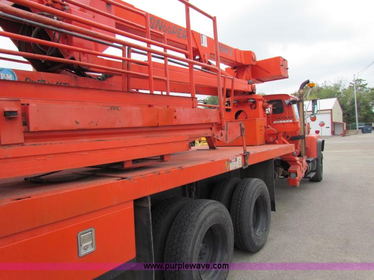 image for item E4025 1994 Ford LNT8000 bridge inspection truck