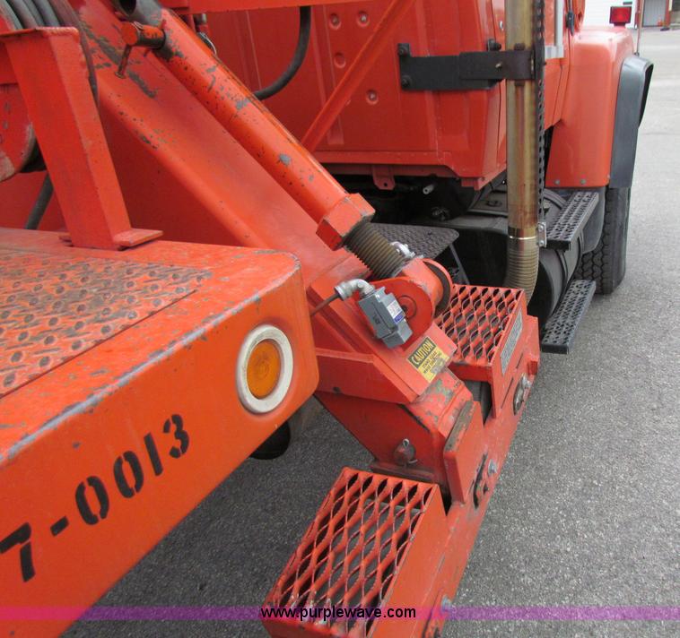 image for item E4025 1994 Ford LNT8000 bridge inspection truck