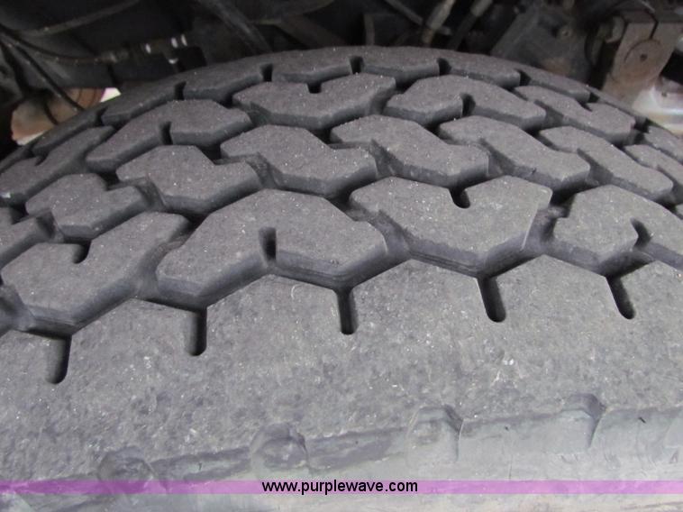 image for item E4025 1994 Ford LNT8000 bridge inspection truck