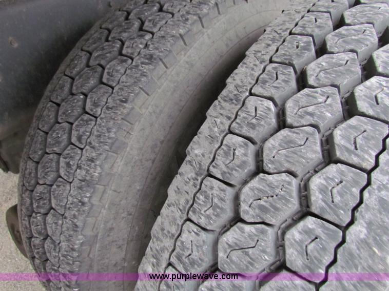 image for item E4025 1994 Ford LNT8000 bridge inspection truck