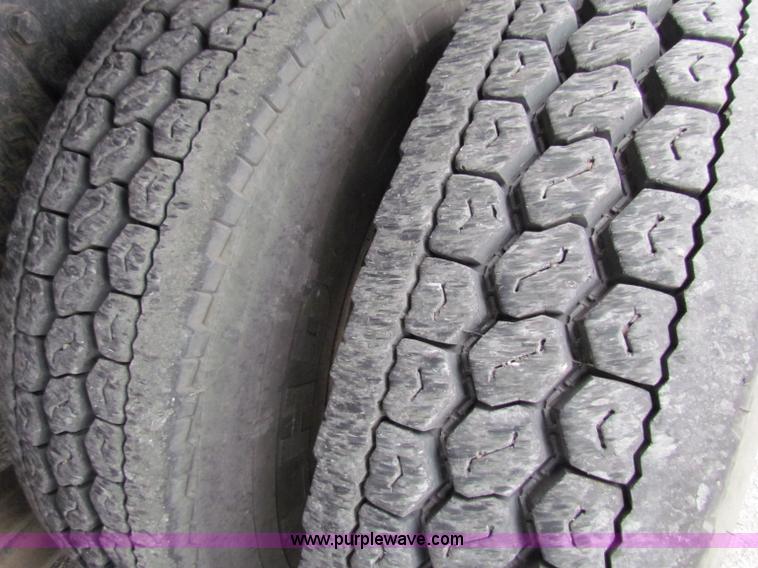 image for item E4025 1994 Ford LNT8000 bridge inspection truck