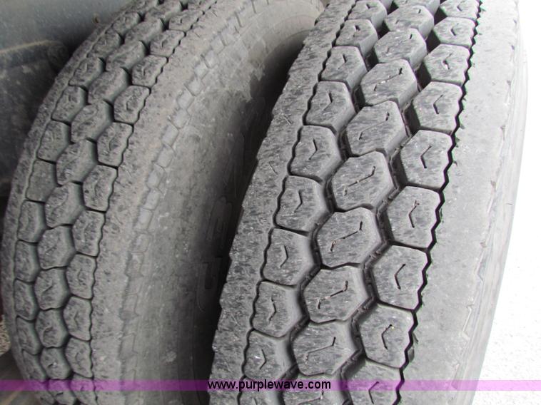 image for item E4025 1994 Ford LNT8000 bridge inspection truck