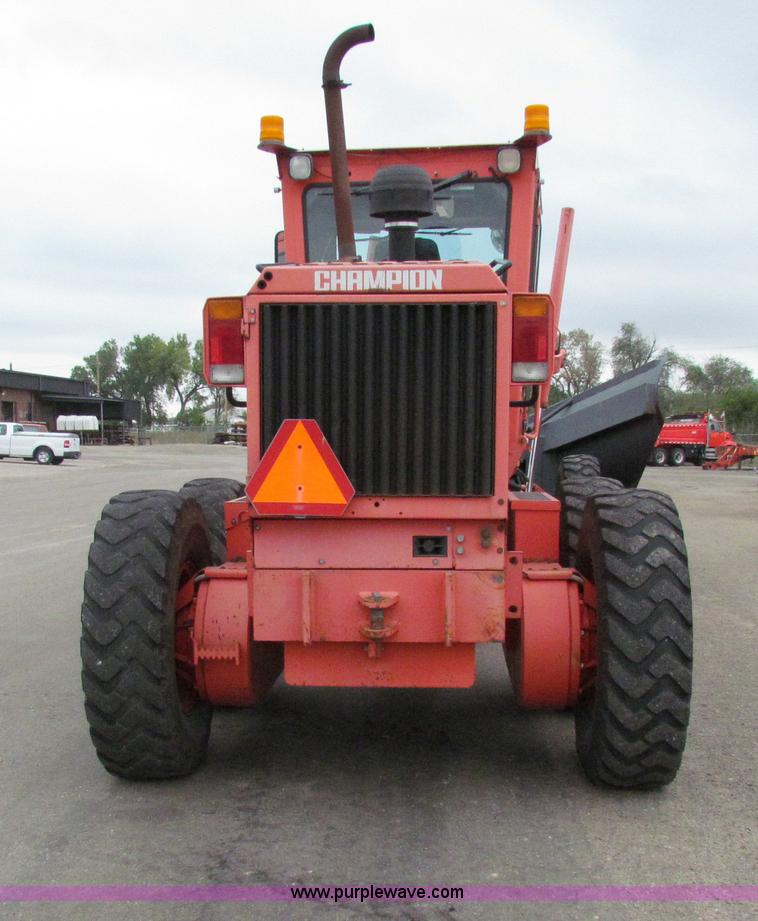 image for item E4035 2000 Champion 710A motor grader