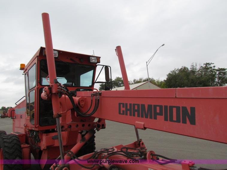 image for item E4035 2000 Champion 710A motor grader