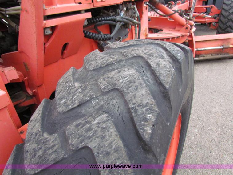 image for item E4035 2000 Champion 710A motor grader