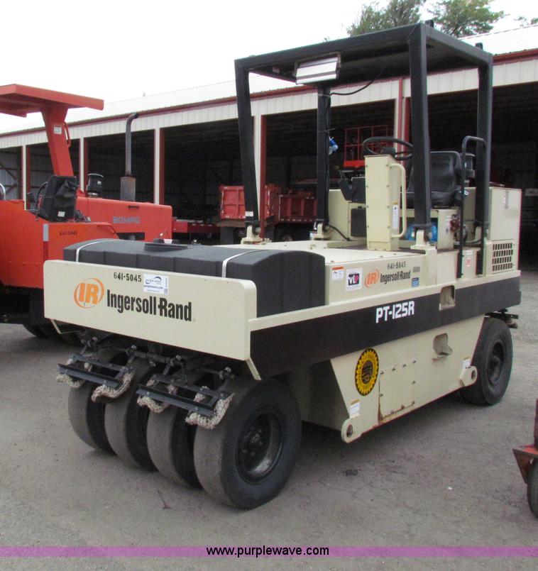 image for item E4049 2006 Ingersoll Rand PT125R pneumatic roller