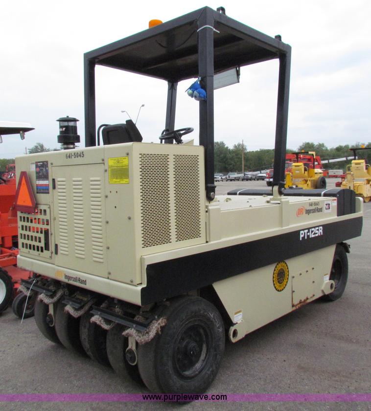 image for item E4049 2006 Ingersoll Rand PT125R pneumatic roller