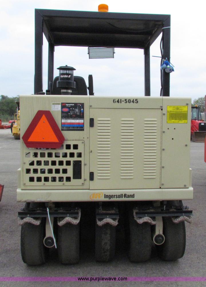 image for item E4049 2006 Ingersoll Rand PT125R pneumatic roller