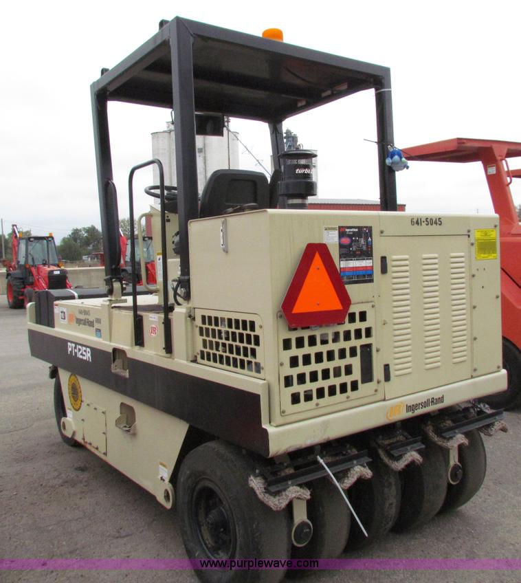 image for item E4049 2006 Ingersoll Rand PT125R pneumatic roller
