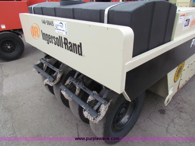 image for item E4049 2006 Ingersoll Rand PT125R pneumatic roller
