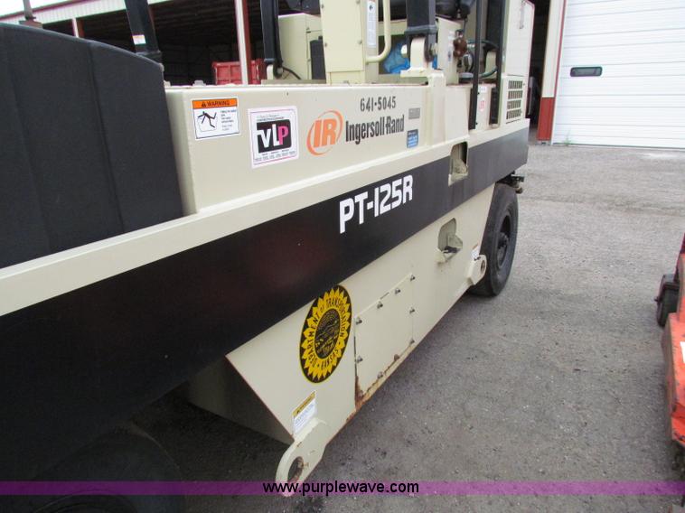 image for item E4049 2006 Ingersoll Rand PT125R pneumatic roller