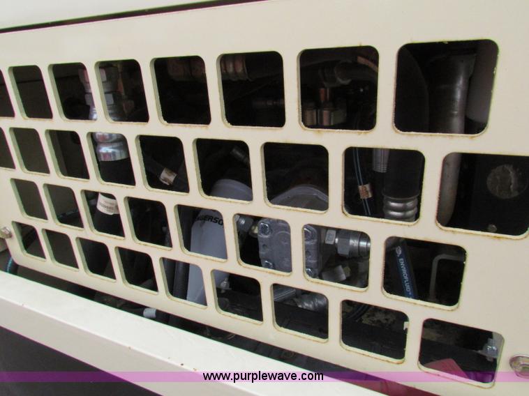 image for item E4049 2006 Ingersoll Rand PT125R pneumatic roller