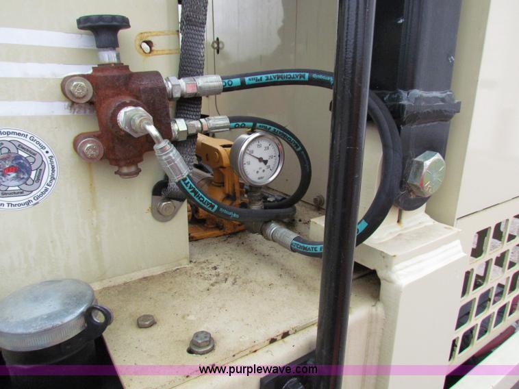 image for item E4049 2006 Ingersoll Rand PT125R pneumatic roller