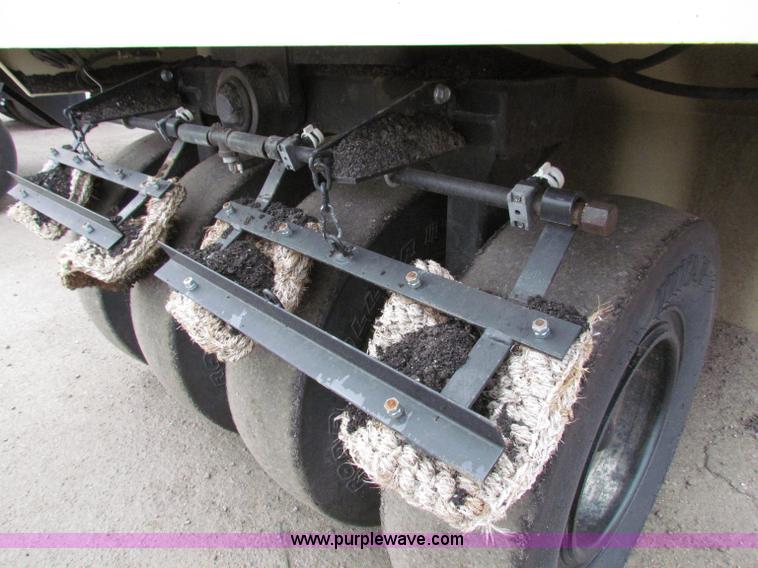 image for item E4049 2006 Ingersoll Rand PT125R pneumatic roller