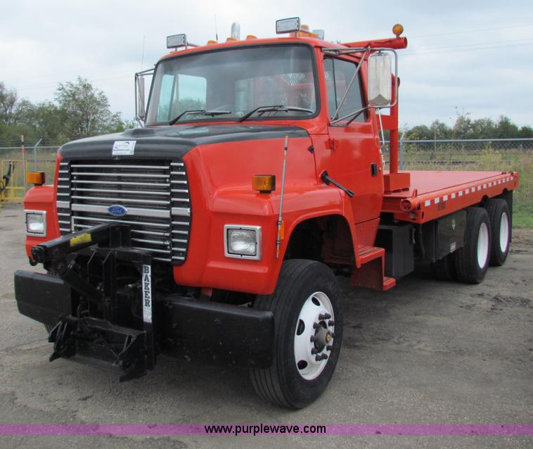 image for item E4087 1997 Ford LNT9000 flatbed truck