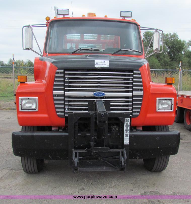 image for item E4087 1997 Ford LNT9000 flatbed truck