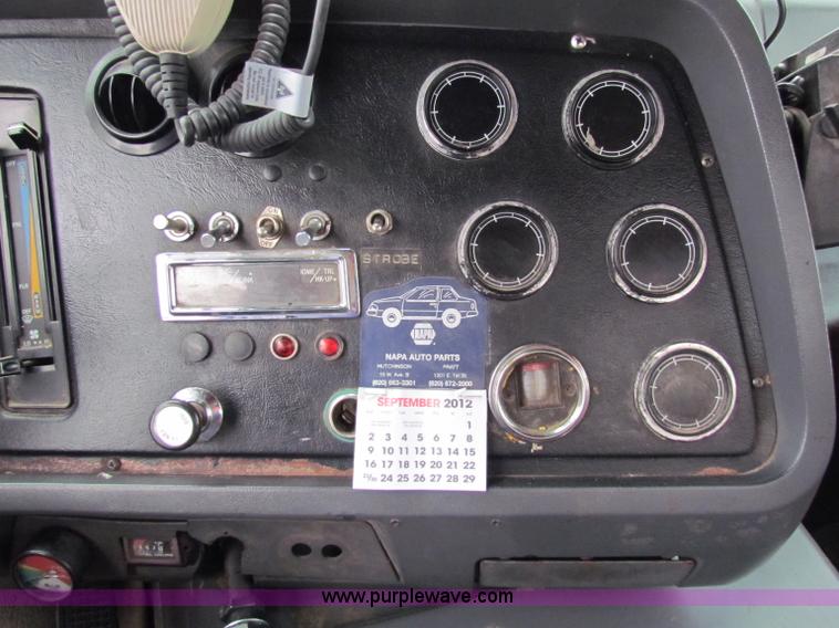 image for item E4087 1997 Ford LNT9000 flatbed truck