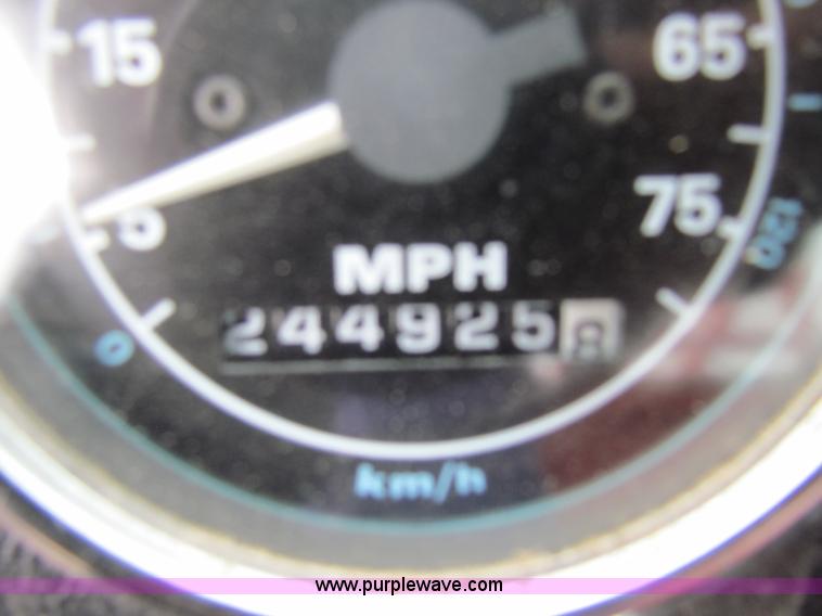 image for item E4087 1997 Ford LNT9000 flatbed truck