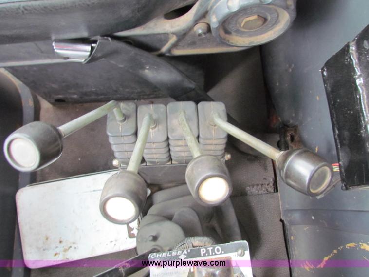 image for item E4087 1997 Ford LNT9000 flatbed truck