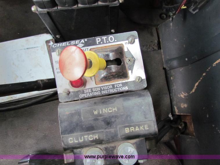 image for item E4087 1997 Ford LNT9000 flatbed truck