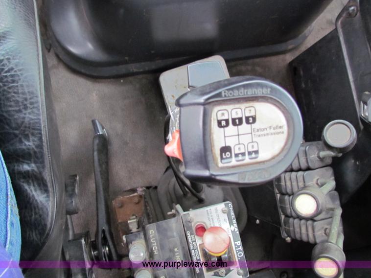 image for item E4087 1997 Ford LNT9000 flatbed truck