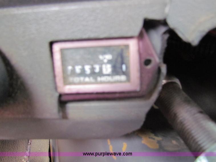 image for item E4087 1997 Ford LNT9000 flatbed truck