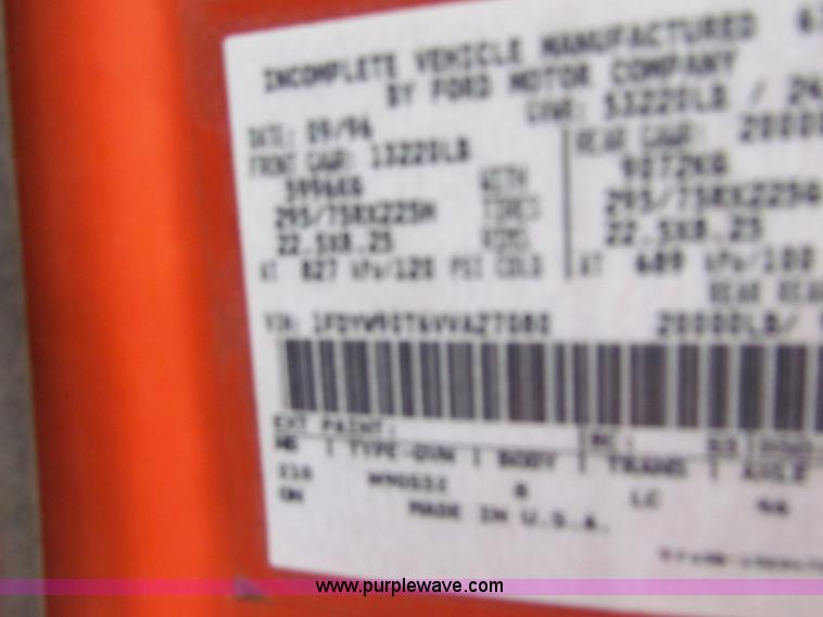 image for item E4087 1997 Ford LNT9000 flatbed truck