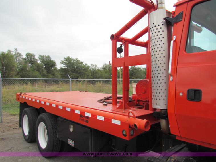 image for item E4087 1997 Ford LNT9000 flatbed truck