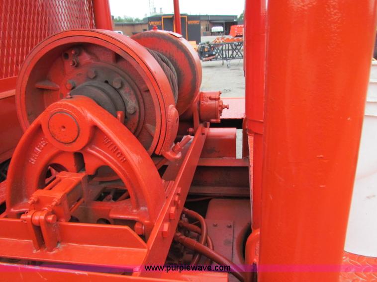 image for item E4087 1997 Ford LNT9000 flatbed truck