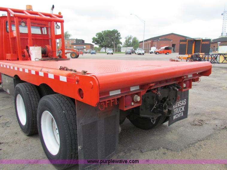 image for item E4087 1997 Ford LNT9000 flatbed truck