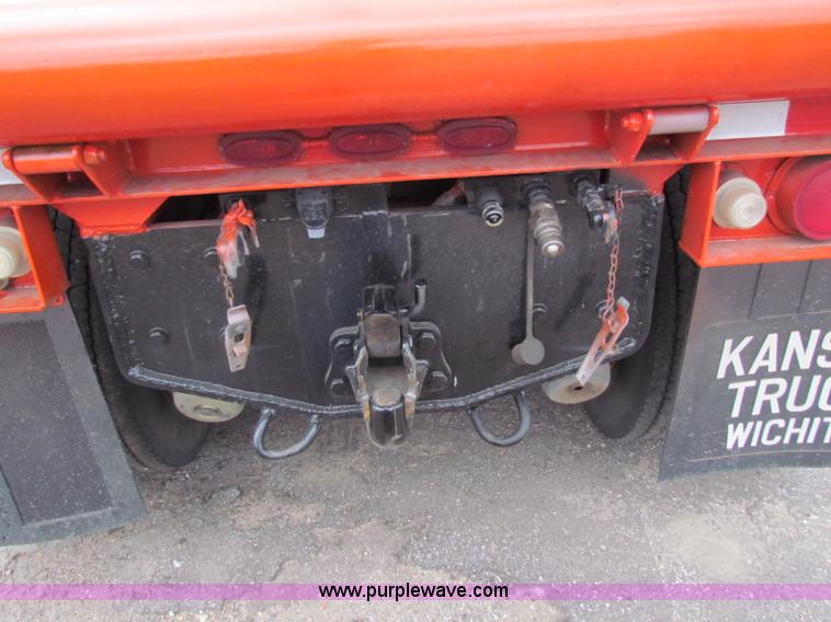 image for item E4087 1997 Ford LNT9000 flatbed truck