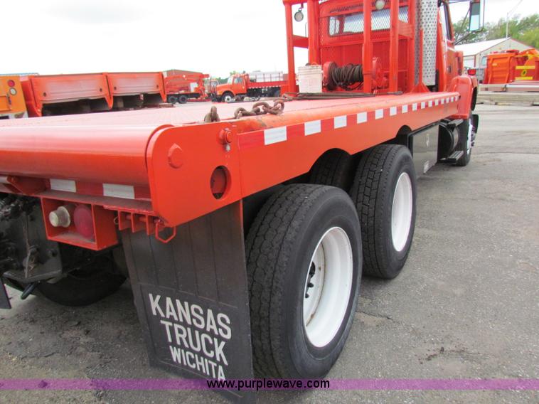 image for item E4087 1997 Ford LNT9000 flatbed truck