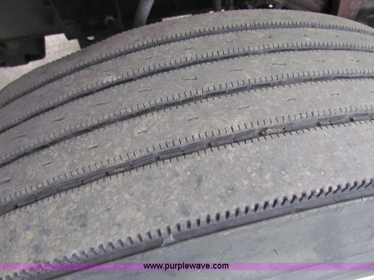 image for item E4087 1997 Ford LNT9000 flatbed truck