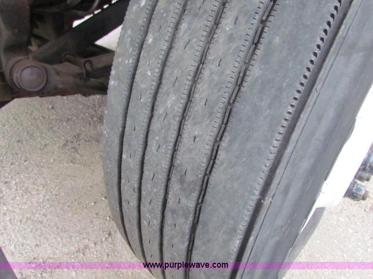 image for item E4087 1997 Ford LNT9000 flatbed truck