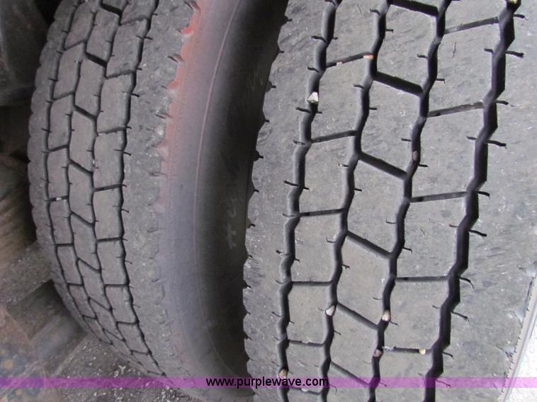 image for item E4087 1997 Ford LNT9000 flatbed truck