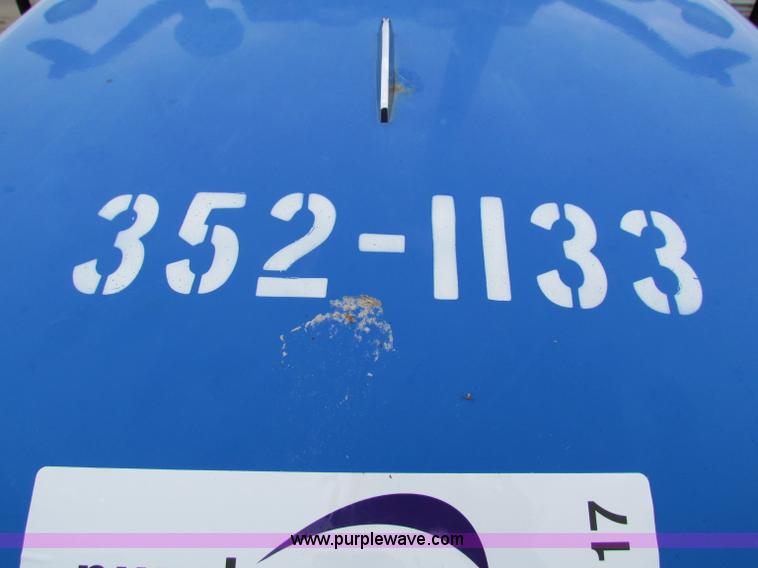 image for item E4117 2003 Ford TS100 tractor