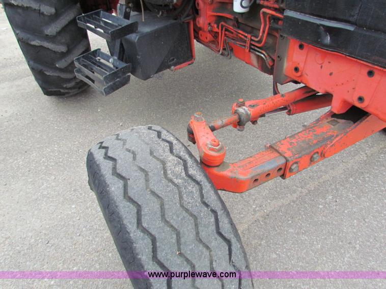 image for item E4118 1999 New Holland TS100 tractor