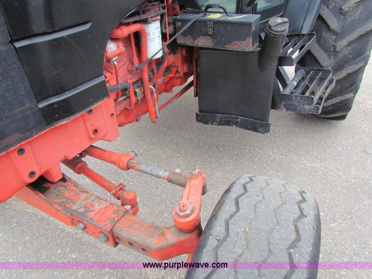 image for item E4118 1999 New Holland TS100 tractor