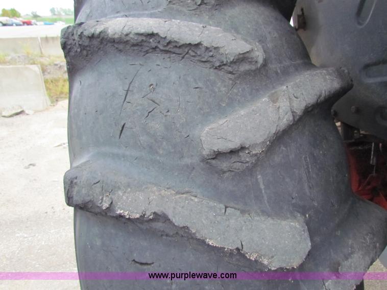 image for item E4118 1999 New Holland TS100 tractor