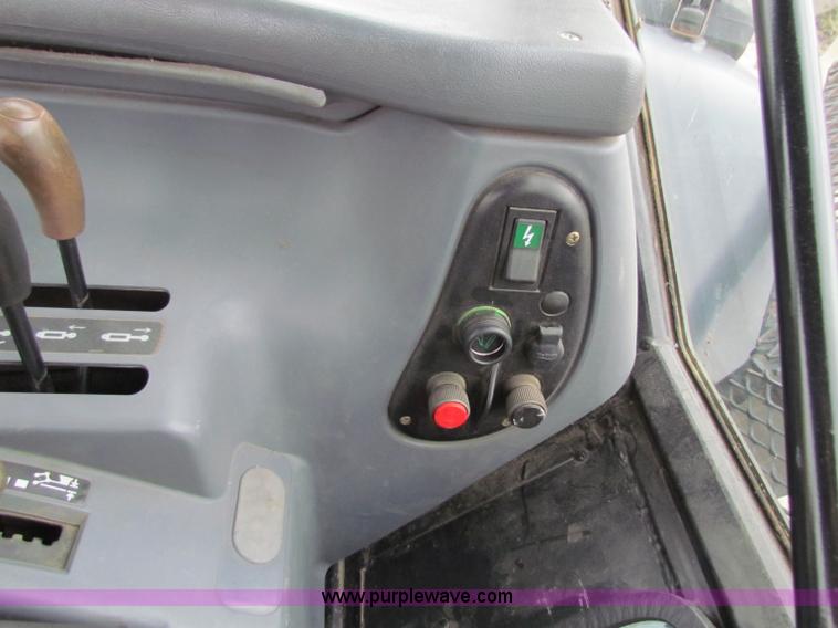 image for item E4121 1999 New Holland TS100 tractor