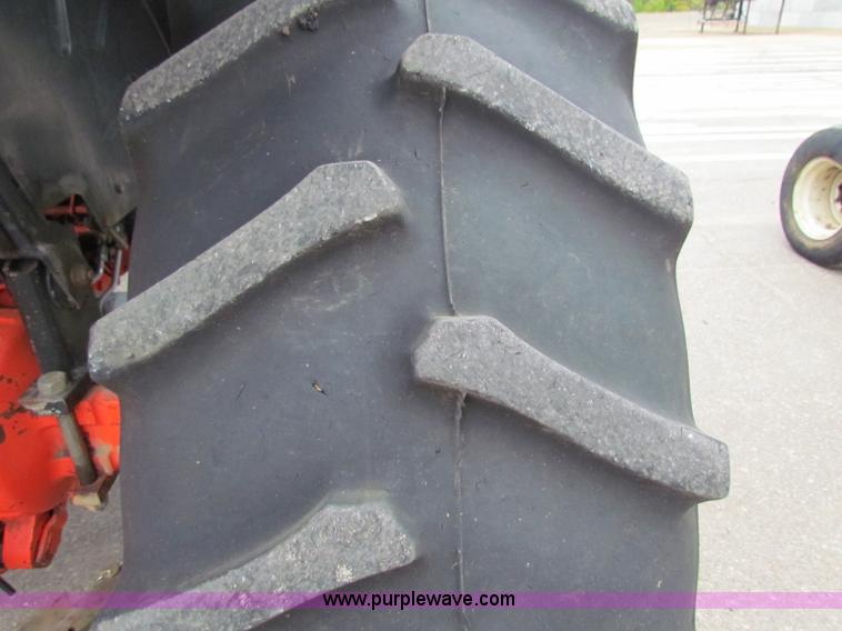 image for item E4121 1999 New Holland TS100 tractor