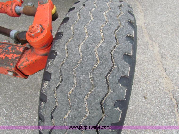 image for item E4121 1999 New Holland TS100 tractor