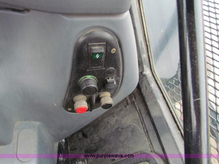 image for item E4123 1999 New Holland TS100 tractor