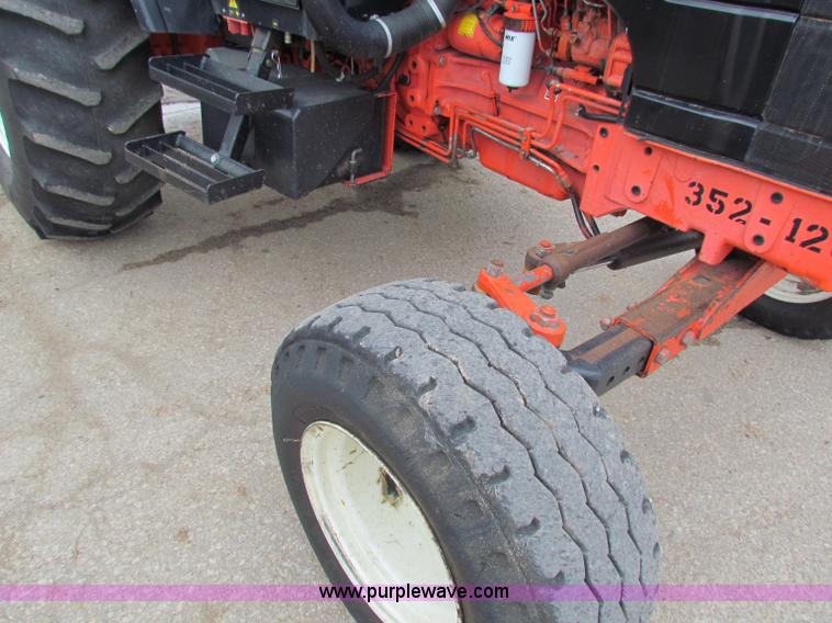 image for item E4123 1999 New Holland TS100 tractor