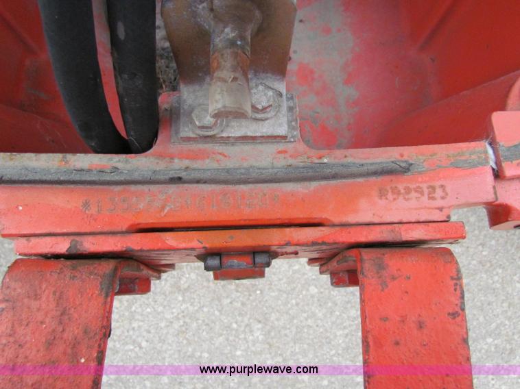 image for item E4123 1999 New Holland TS100 tractor