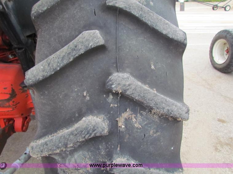 image for item E4123 1999 New Holland TS100 tractor