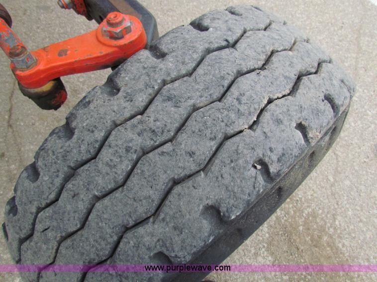 image for item E4123 1999 New Holland TS100 tractor