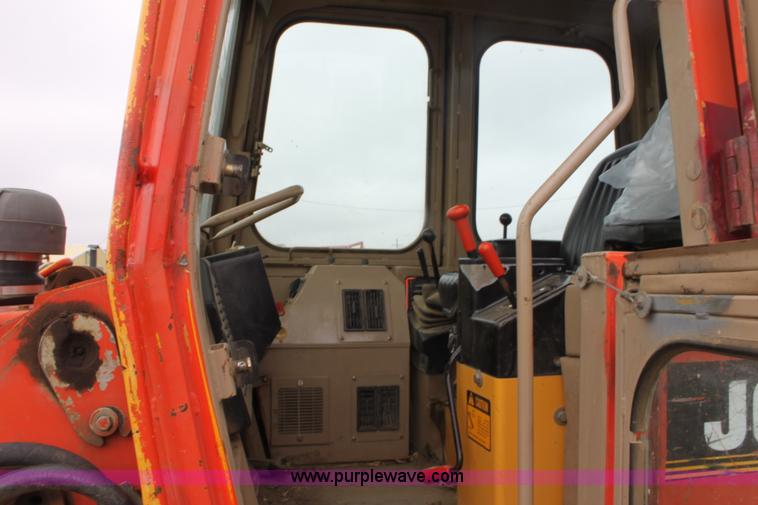 image for item E4126 1998 John Deere 555G track loader